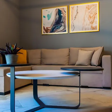 Cozy Modern Inside The Center דירה *