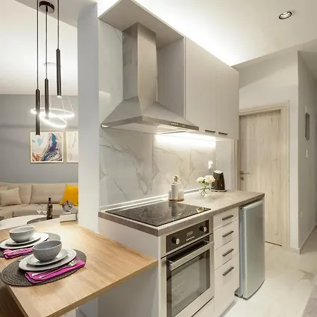 Cozy Modern Inside The Center *