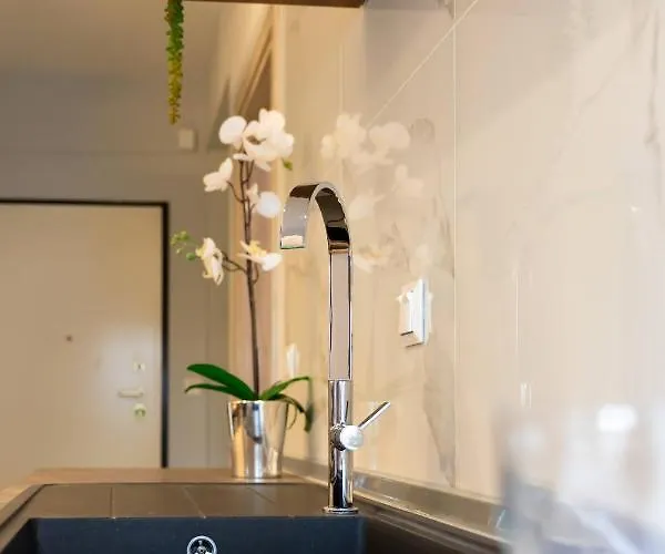 Cozy Modern Inside The Center * Selanik