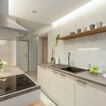 Апартаменты Cozy Modern Inside The Center *