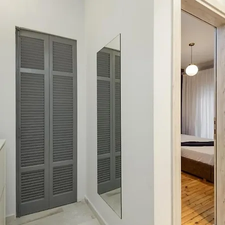 Cozy Modern Inside The Center